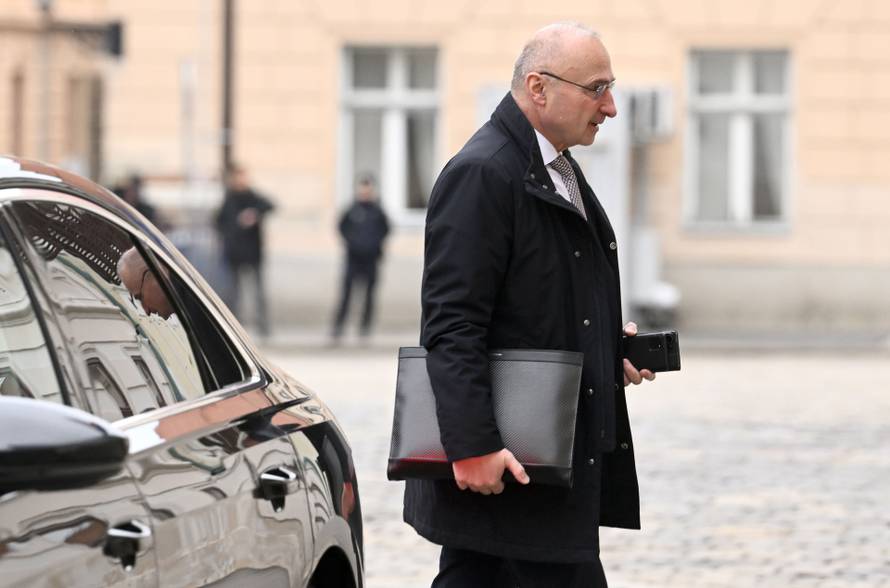 Zagreb: Dolazak na sjednicu Vijeća za nacionalnu sigurnost i Vijeća za obranu