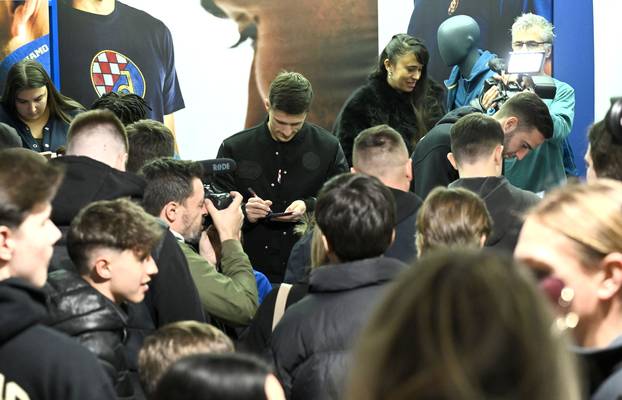 Zagreb: Igraci Dinama na druzenju s navijacima