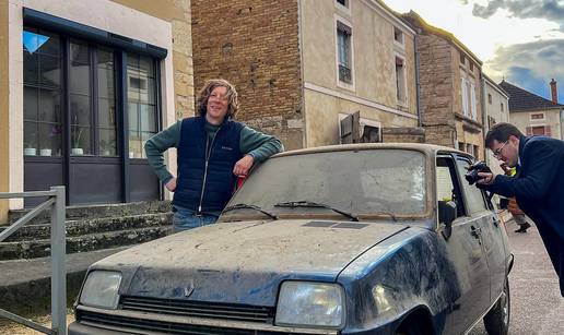 &Ccaron;UDO IZ FRANCUSKE U gara&zcaron;i su na&scaron;li novi Renault 5, nakon 43 godine pre&scaron;ao je 12 kilometara