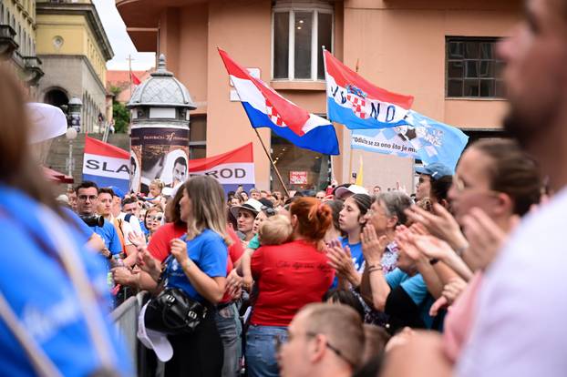 Zagreb: Dolazak hodočasnika Antunovskog hoda na Trg bana Josipa Jelačića