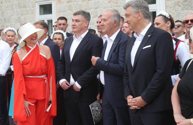 Sinj: Visoki drzavni uzvanici na prijemu u alkarskim dvorima povodom 310. Sinjske alke