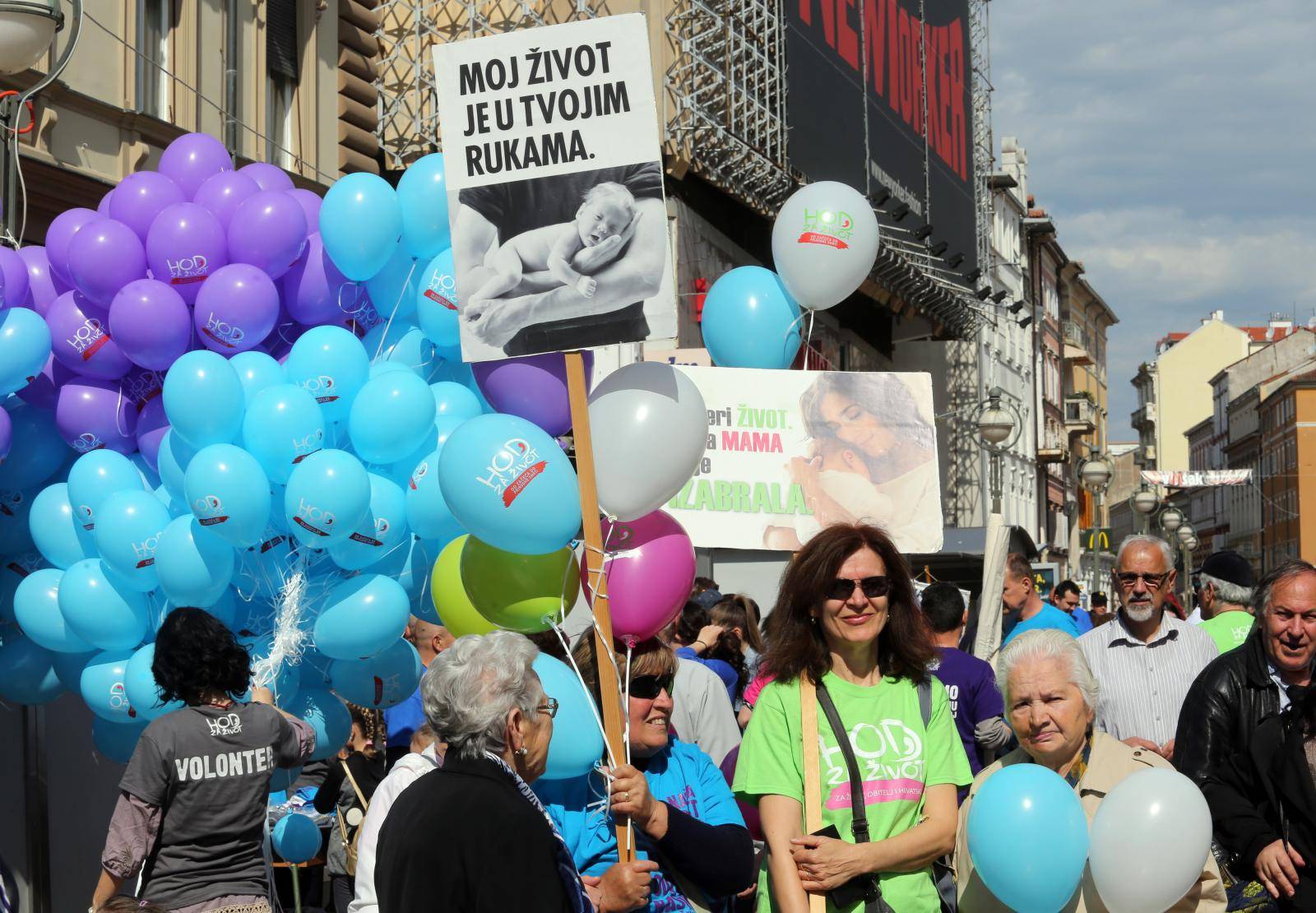 Prosvjednici pokušali zastaviti Hod za život, odvela ih policija