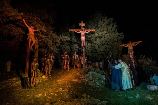 Imotski: Uprizorenje 24. Žive slike Muke Isusove
