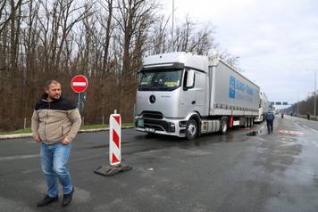 Truck drivers and transport union representatives protest at the Serbia-Croatia border crossings