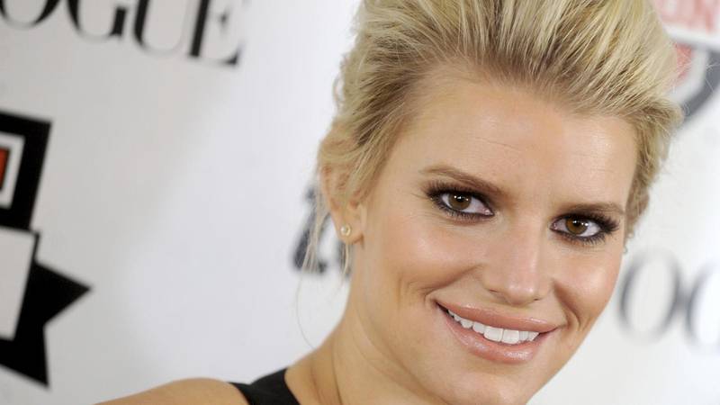 Jessica Simpson opet ljubi! Novi dečko je 13 godina mlađi od nje