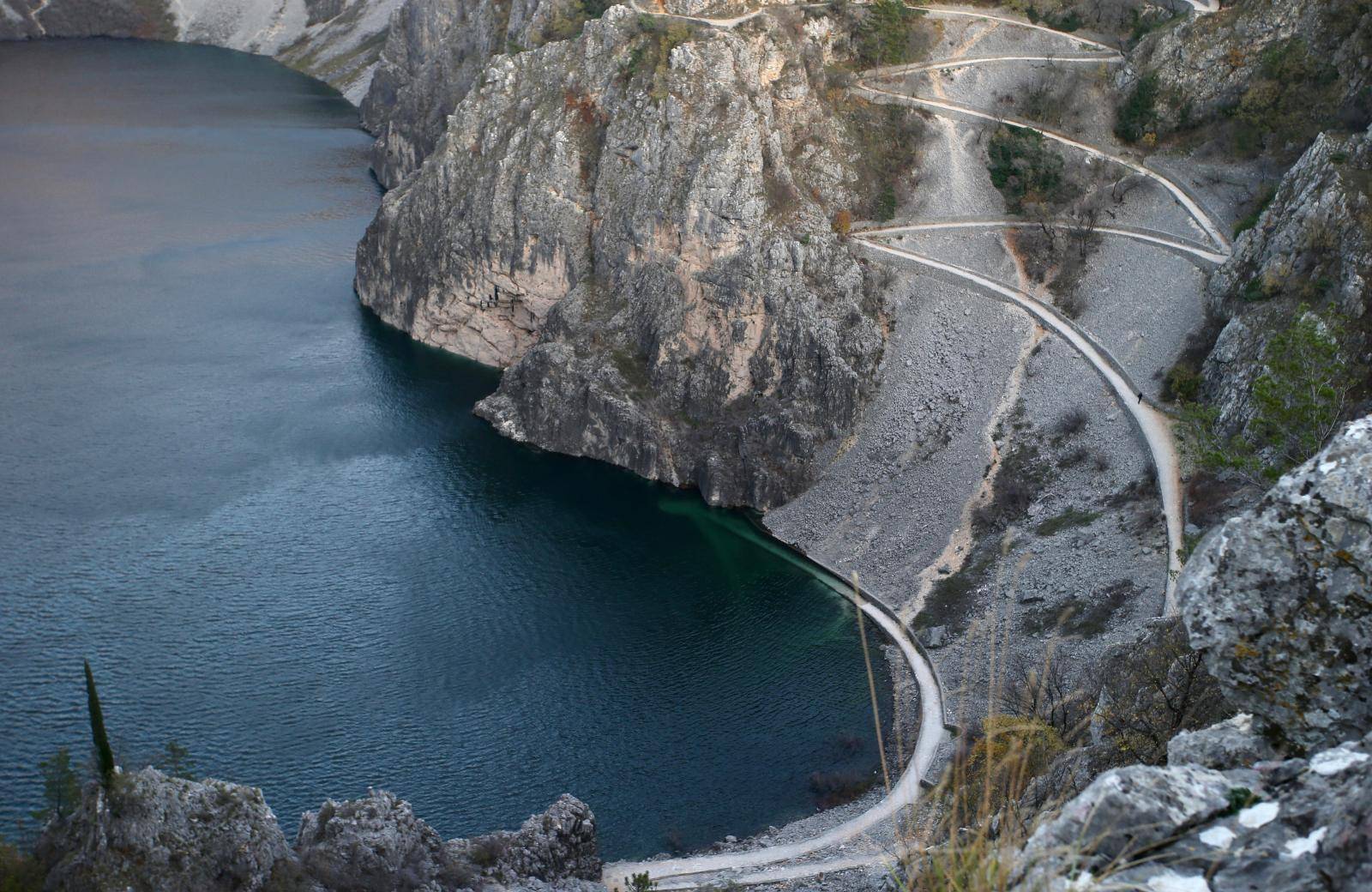 Bajkovita jezera u Imotskom: Voda prekrila 'vilinske pećine'