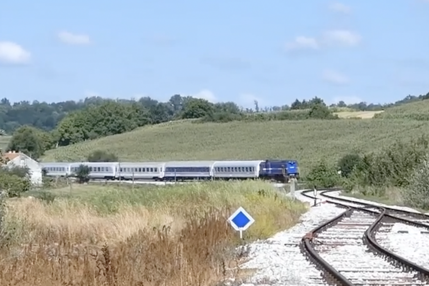 Urnebesna snimka ‘brzog‘ vlaka na liniji Osijek-Split veliki hit na Facebooku