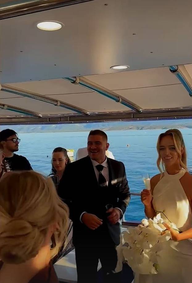 FOTO Majku je pratio do oltara, a sad se i sam oženio. Zvijezda rukometaša u braku s liječnicom