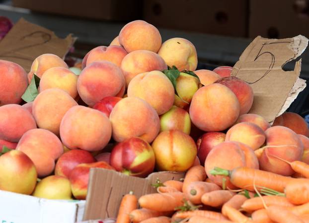 Šibenik: Ponuda vo?a i povr?a na šibenskoj tržnici