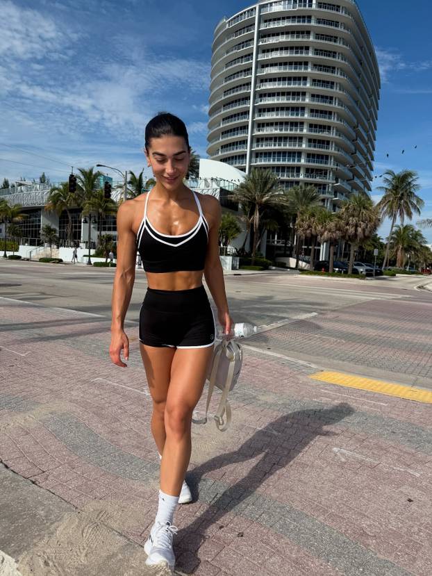 FOTO Ovo je najbolja svjetska bodibilderica. Pogledajte kako je izgledala prije transformacije