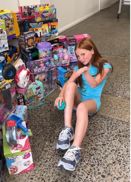 Djevojčica otišla u mirovinu s 11 godina jer zarađuje 120,000 eura mjesečno na igračkama