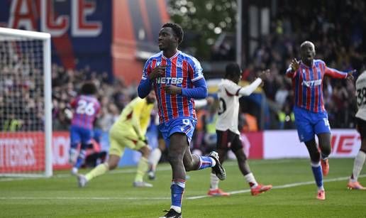 VIDEO Palace šokirao Liverpool i nanio mu prvi poraz, City s pet komada deklasirao Burnley