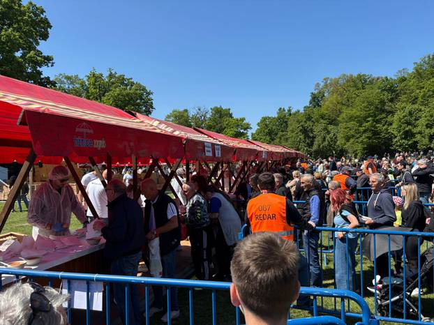 FOTO Gužva na Maksimiru: Pogledajte podjelu graha