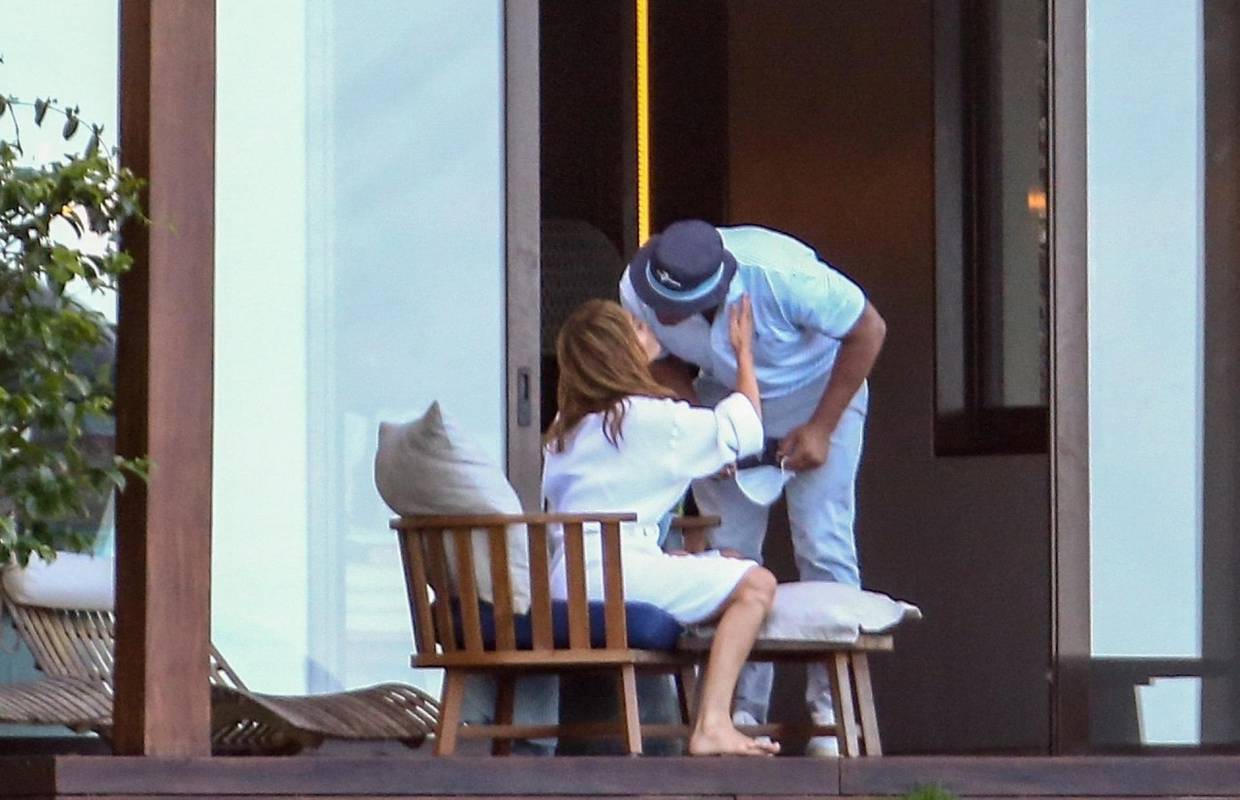 Jennifer Lopez i Rodrigueza uhvatili kako se ljube u hotelu