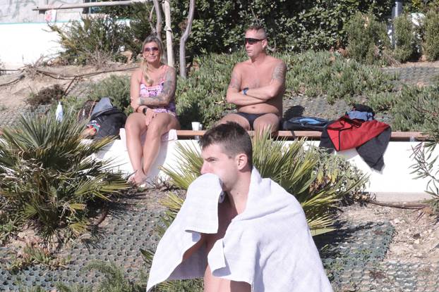 Šibenik: Tradicionalno novogodišnje kupanje na gradskoj plaži Banj