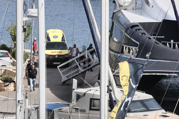 Policijski očevid u Milni nakon tragične pomorske nesreće u Splitskim vratima