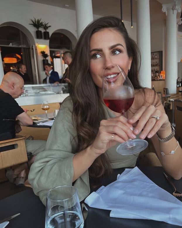 FOTO Bivša klizačica osvojila je Livakovića. Skrivala je trbuh na utakmici, sad su dobili prinovu