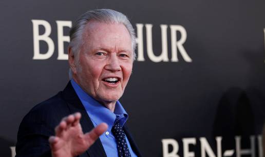 Jon Voight: Angelina se dobro drži, slavit ćemo Božić zajedno