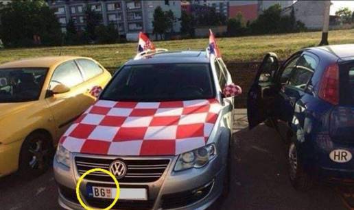 FOTO Auto beogradskih tablica ukrasio bojama 'vatrenih': 'Kad ne igra Srbija, navijam za vas!'