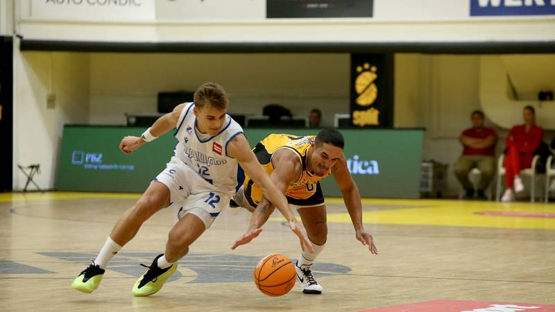 Zadar je preokretom pobijedio Split u derbiju 4. kola. Zagreb je kod kuće slavio protiv Alkara