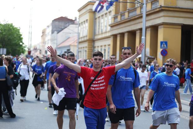 Osijek: Još jedna generacija je otplesala quadrillu u centru grada