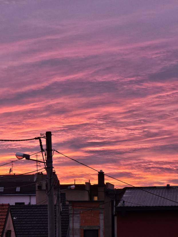 FOTO Prekrasan zalazak Sunca u Zagrebu obojio je nebo u rozo