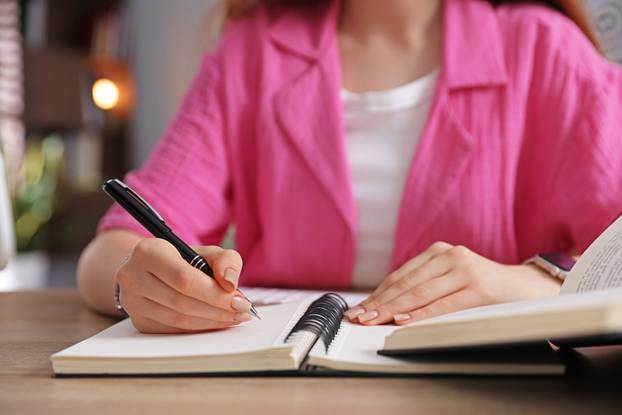 11 znakova da se žena počela emotivno udaljavati od vas