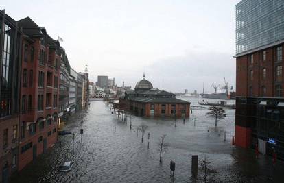 Zbog nevremena na moru poplavljena luka Hamburg