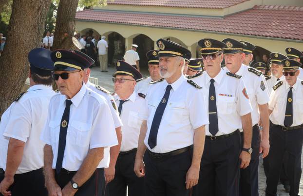 Omiš: Sprovod bivšeg vatrogasnog zapovjednika Drage Lelasa