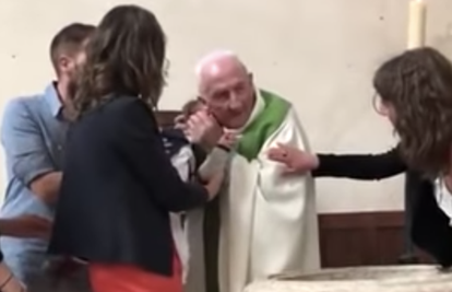 Ošamario bebu na krštenju: Svećenika poslali u mirovinu