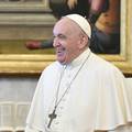 Papa se šalio s meksičkim svećenicima: Kroničnu bol u koljenu najbolje liječim tekilom