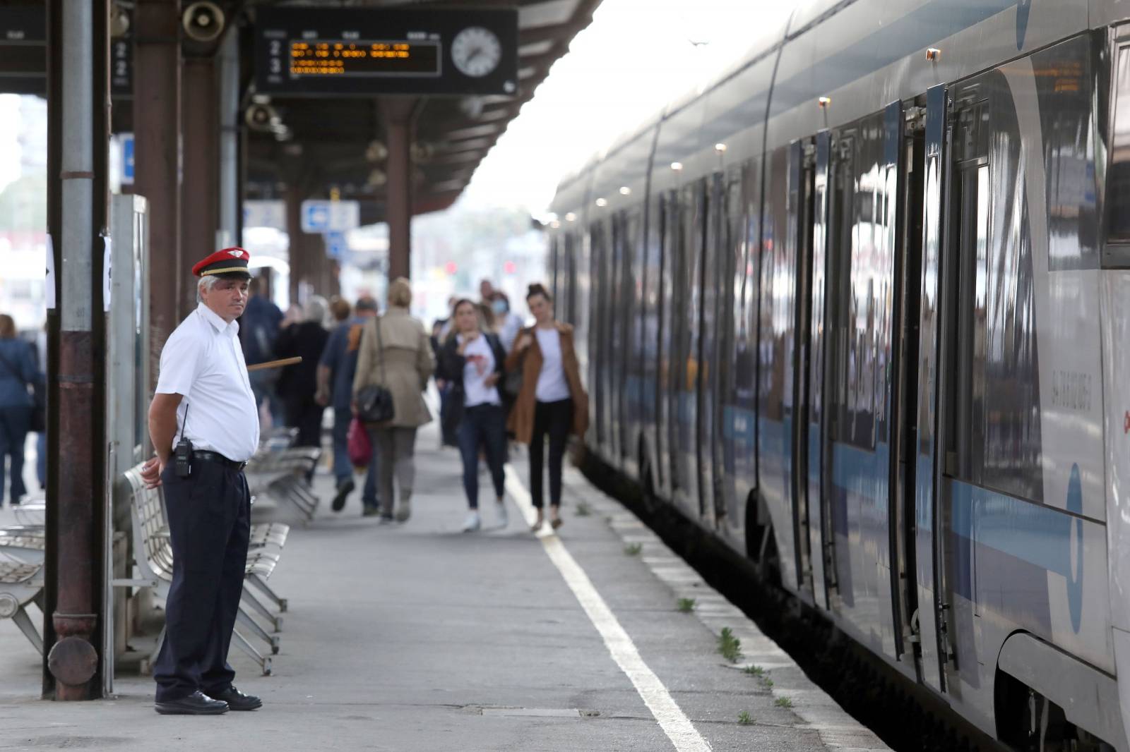 Zagreb: Od danas normaliziran putnički i željeznički promet