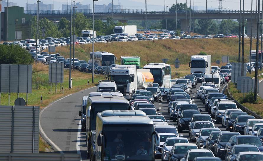 Zagreb: Velika gužva na naplatnoj postaji Lučko 