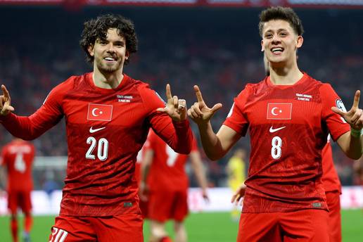 VIDEO Turska - Rumunjska 1-0: Majstorija Arde Gulera odlu&ccaron;ila susret! Turci u finalu playoffa