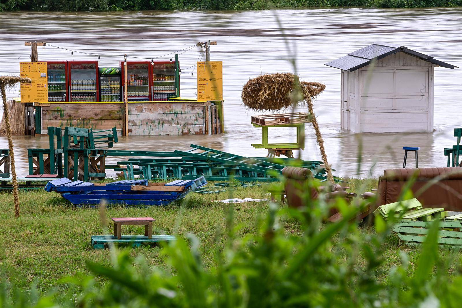 Zagreb: Sava se izlila iz korita i potopila lokaciju Green River Festa