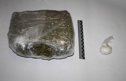 Varaždin: Policija je u autu pronašla torbu punu droge