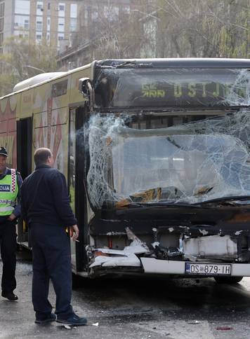 Sudarila se dva autobusa u Osijeku, ozlijeđeno najmanje 15 ljudi