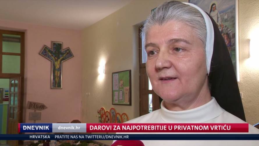 Državna tajnica koja bježi pred kamerama i odana svakom šefu