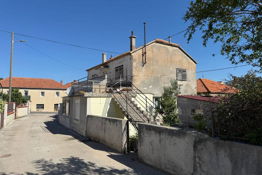 LAMPIONI PRED KU&Cacute;OM U&Zcaron;ASA Ovdje je monstrum ubio Luku
