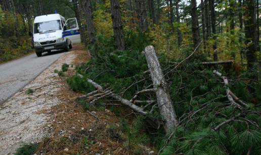 Balvane kraj Knina oborili đaci da izbjegnu odlazak u školu