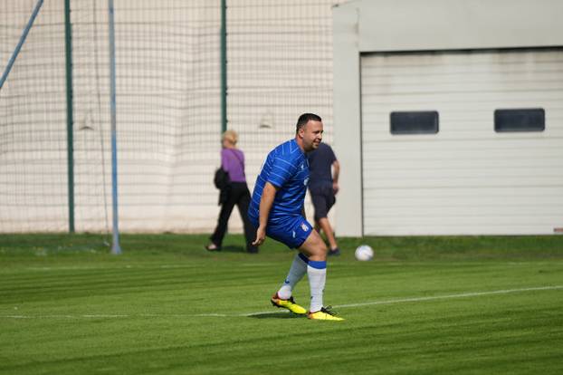 FOTO Legende Dinama ponovno u kopačkama: Boban, Zajec, Marić... zaigrali na izborni dan!