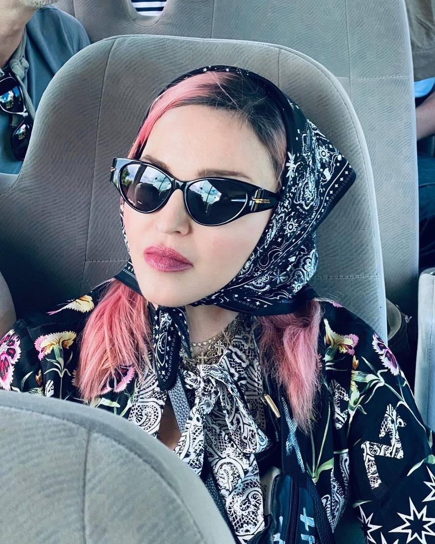 Madonna 'posudila' staru fotku obožavateljice i fotošopirala se na njeno tijelo? 'Wow, bizarno'