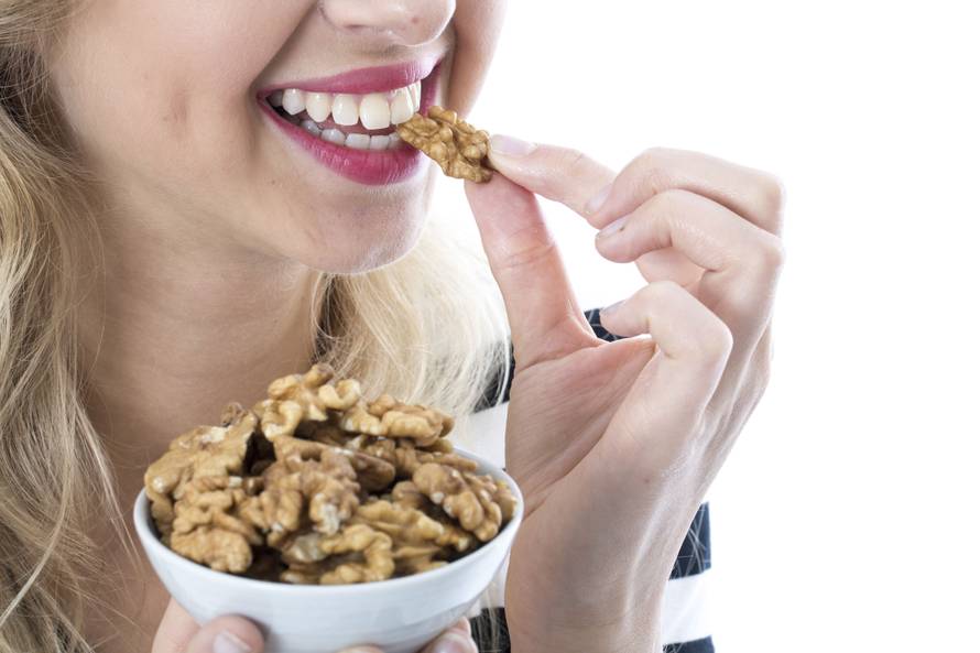 Bogatstvo jesenskih plodova na dohvatu ruke: Šipak, orah, žir, planika, žižula, kesten, glog...