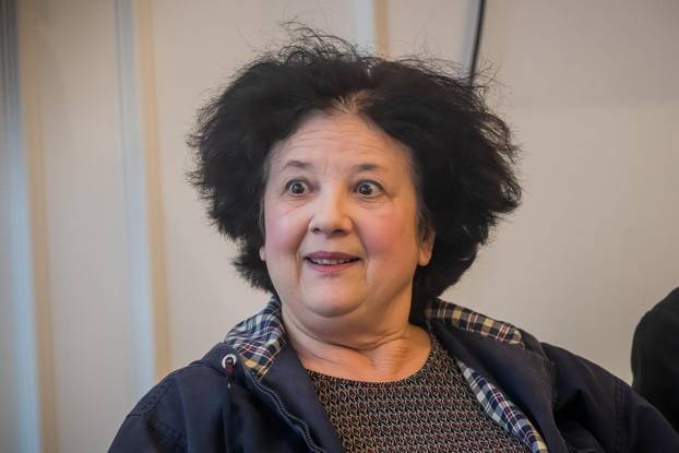 Split: Željko Kerum prije konferencije poljubio ruku svoje sestre Nevenke