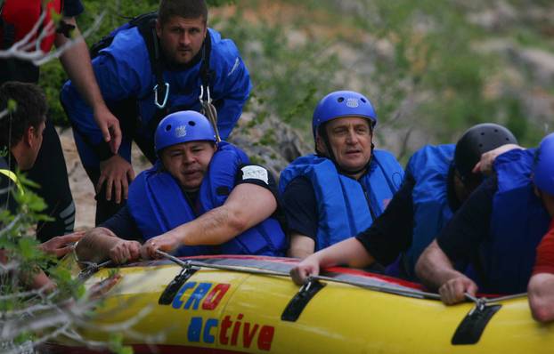 ARHIVA - Ministri sudjelovali na prvoj rafting regati "Zrmanja 2006"