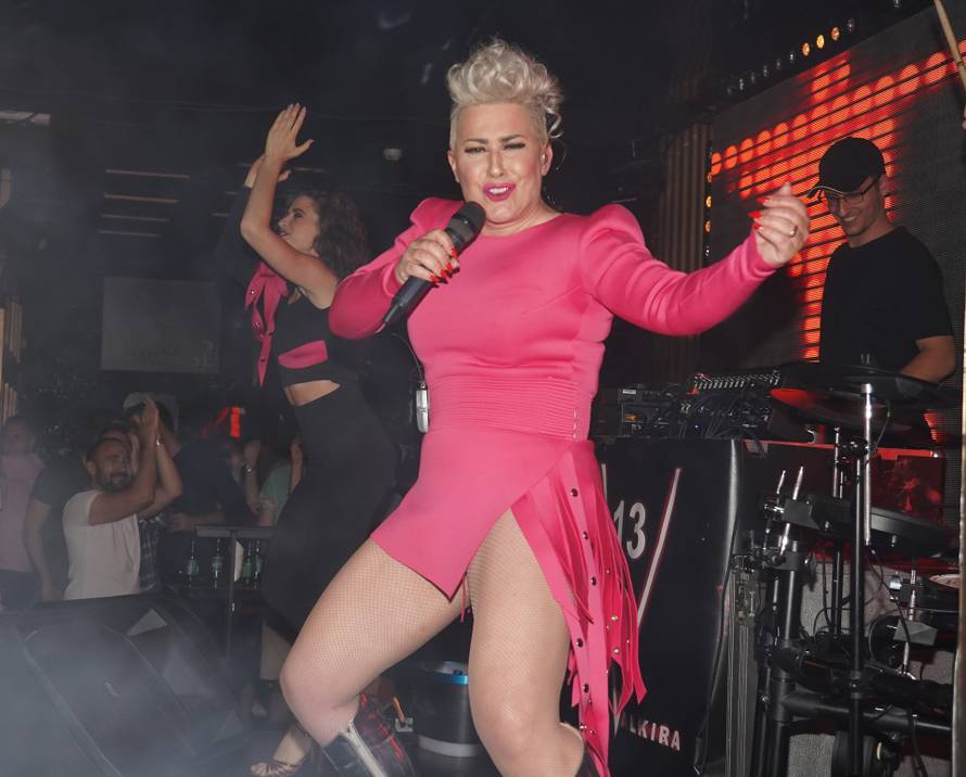 Beograd: Indira nastupila na splavu Port