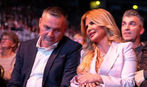 Procurile fotografije rasko&scaron;ne svadbe: Kusti&cacute;u je kum Damir Mi&scaron;kovi&cacute;, pjevala klapa Intrade