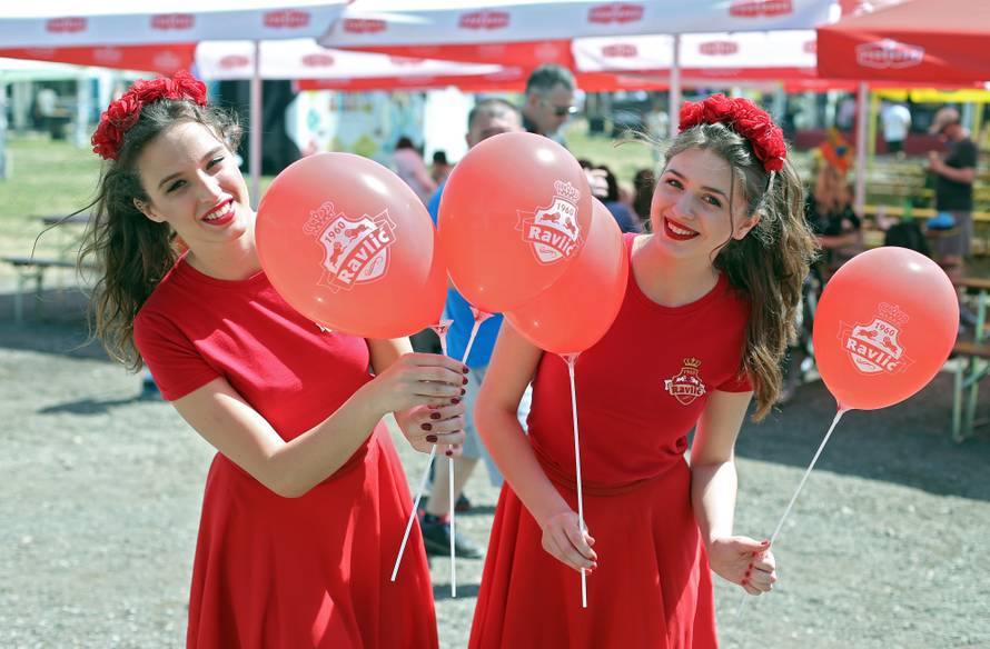 Zabava na Bundeku: Delicije su se jele i s povezom na očima...