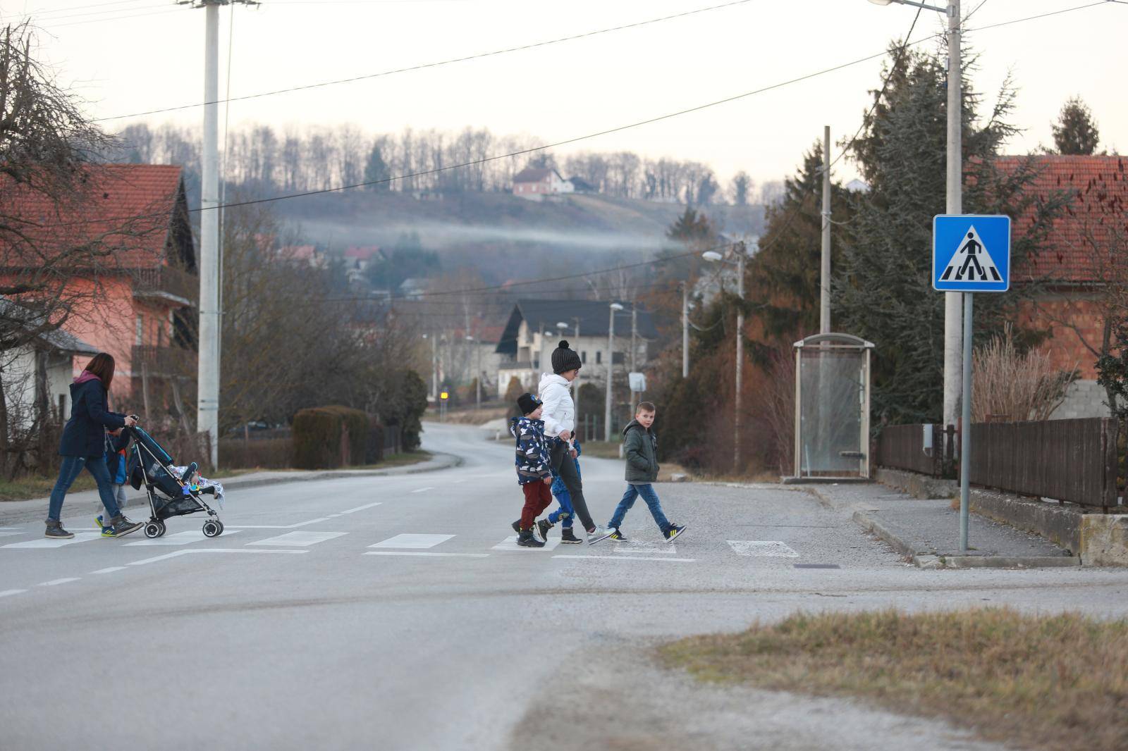 'Ova cesta je ruski rulet! Zar treba čekati da dijete strada?!'