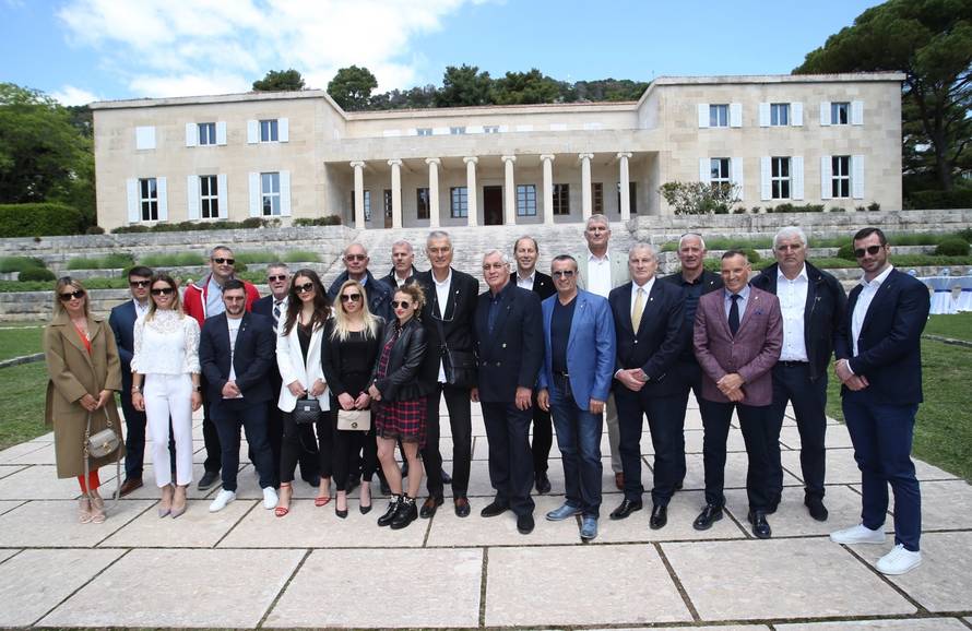 Split: Predsjednica Grabar-Kitarovic susrela se s Älanovima Splitskog kluba olimpijaca